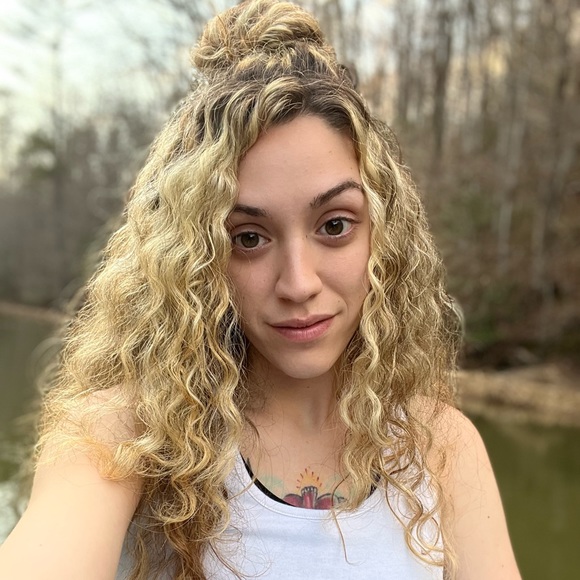 Meet your Posher, Hannah - Picture 1 of 1